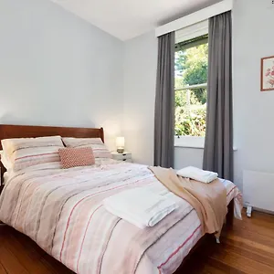 Warwick St Retreat! 3 Bedroom House With Parking Holiday home